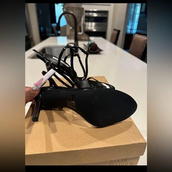 Women’s patent leather strappy heels. - Picture 2 of 4